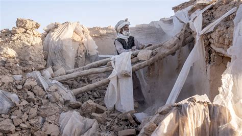 6.3 magnitude earthquake shakes part of western Afghanistan where an earlier quake killed over 2,000